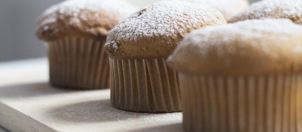 muffins saupoudrés de sucre en poudre